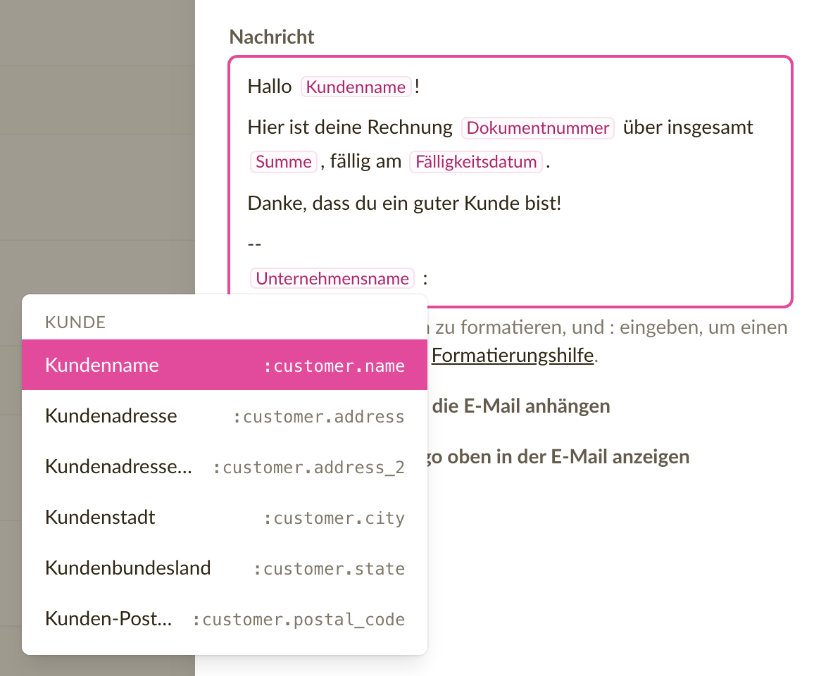Eine E-Mail-Vorlage mit Platzhalter-Chips in der Nachricht und geöffneter Platzhalterliste